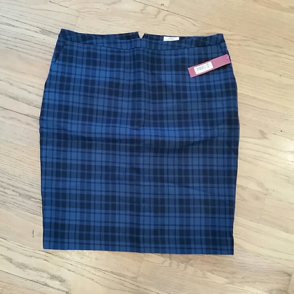 Blue tartan pencil skirt.